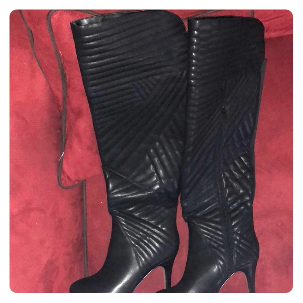 Knee boots